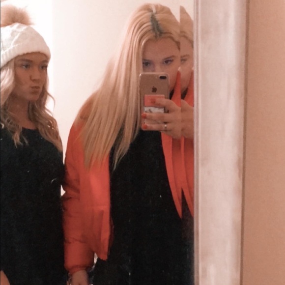 Cropped Puffer / Bomber Jacket - Picture 4 of 4